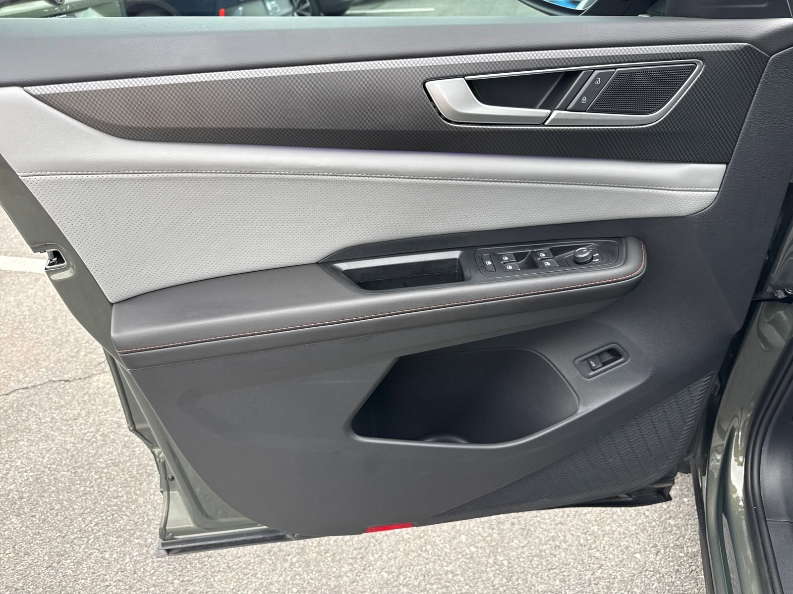 Certified 2025 Volkswagen Atlas Peak Edition SE image 15