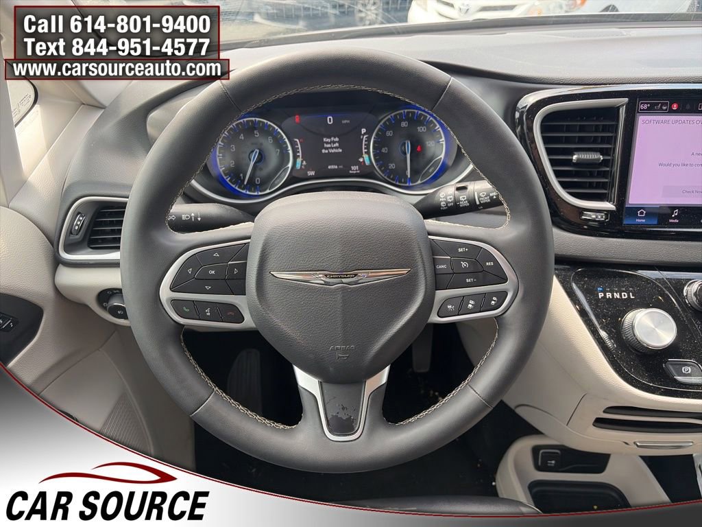 Used 2024 Chrysler Pacifica Touring-L FWD image 12