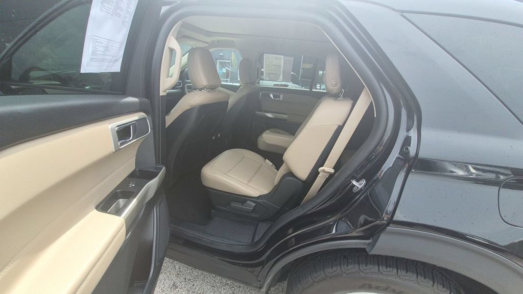 Used 2020 Ford Explorer XLT w/ Equipment Group 202A AWD/4WD image 4