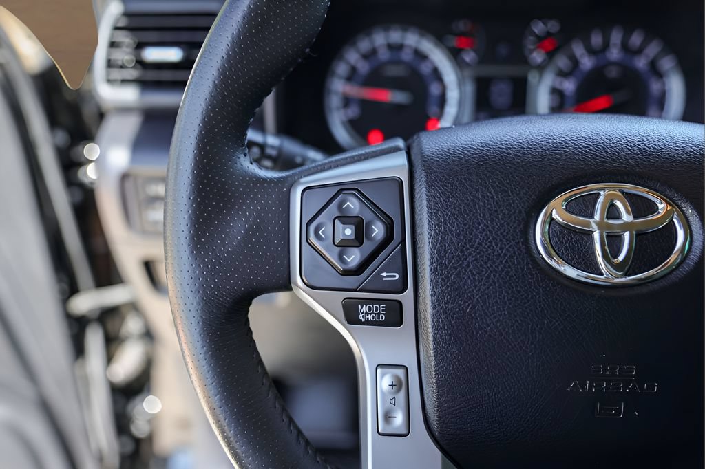 Used 2016 Toyota 4Runner SR5 AWD/4WD image 14