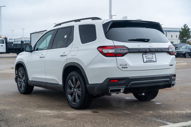 Used 2025 Honda Pilot Sport image 5