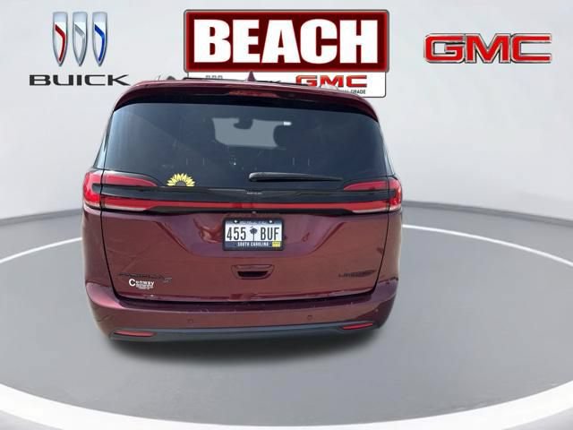 Used 2022 Chrysler Pacifica Limited w/ S Appearance Package FWD image 4