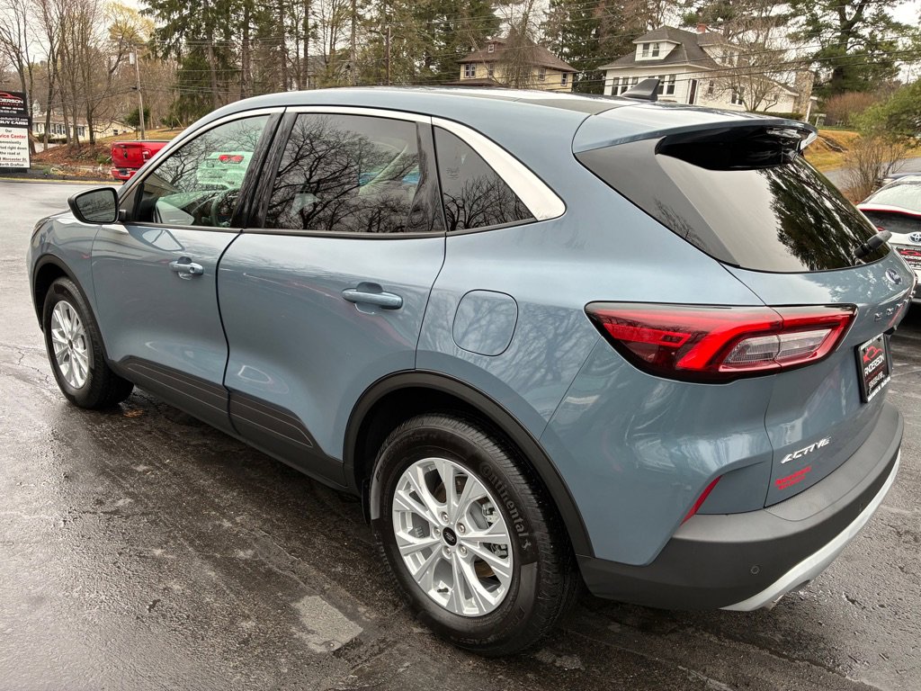Used 2023 Ford Escape Active w/ Tech Pack #1 AWD/4WD image 9