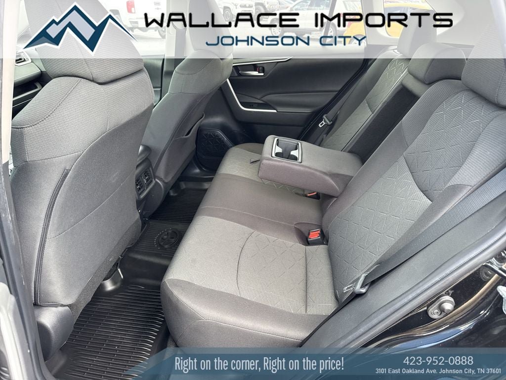 Used 2023 Toyota RAV4 XLE AWD/4WD image 35