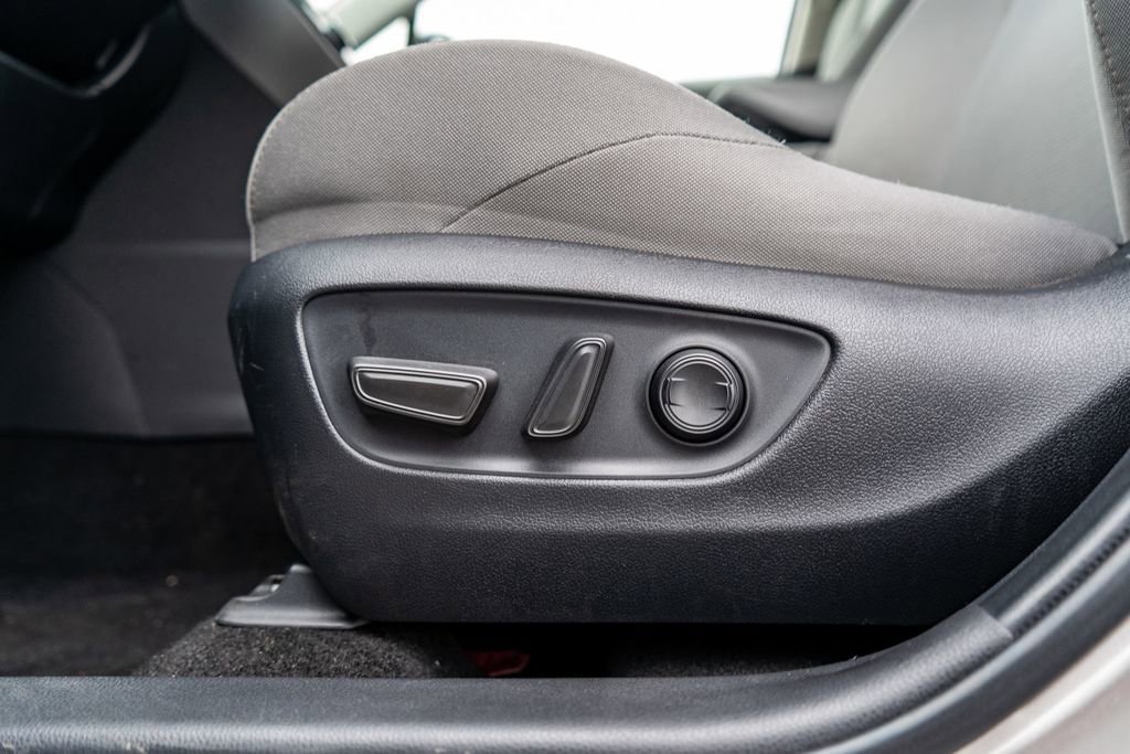 Certified 2024 Toyota Venza LE image 21