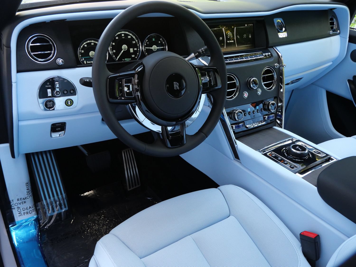 Certified 2024 Rolls-Royce Cullinan AWD/4WD image 17