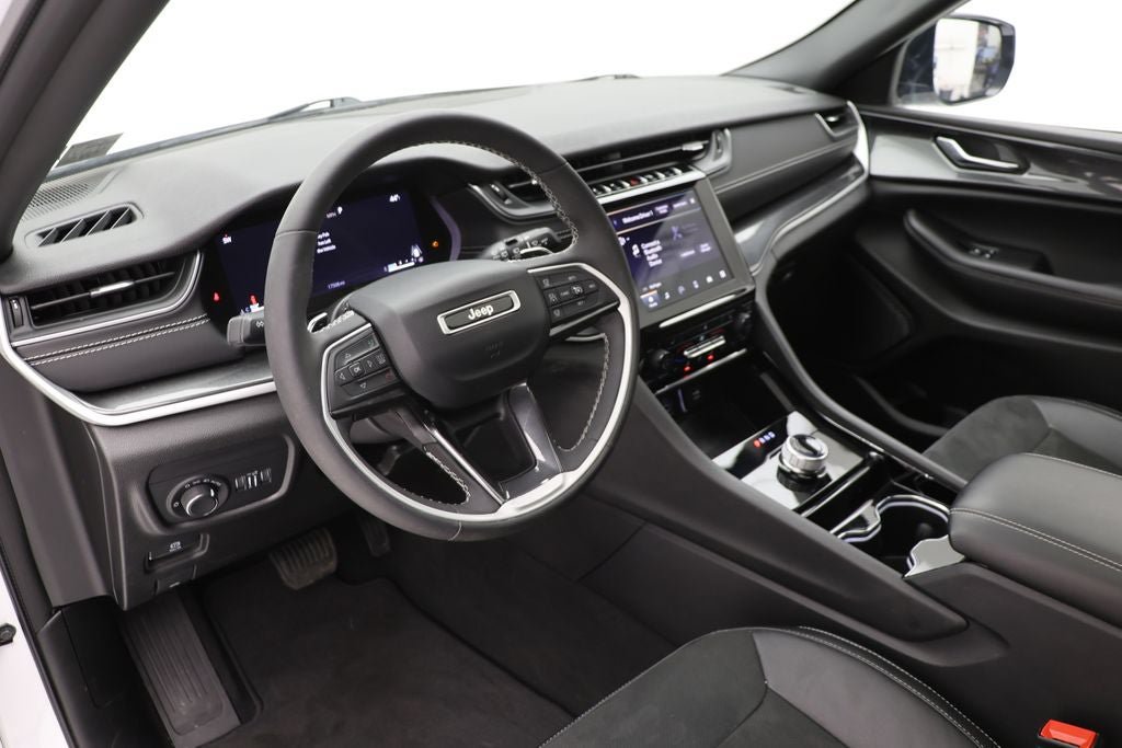 Used 2023 Jeep Grand Cherokee Altitude AWD/4WD image 13