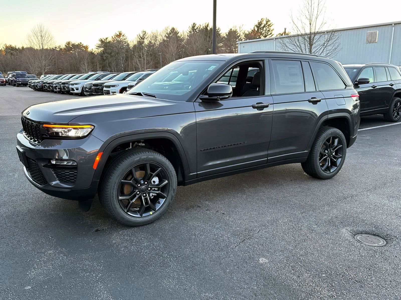 New 2025 Jeep Grand Cherokee Limited image 4