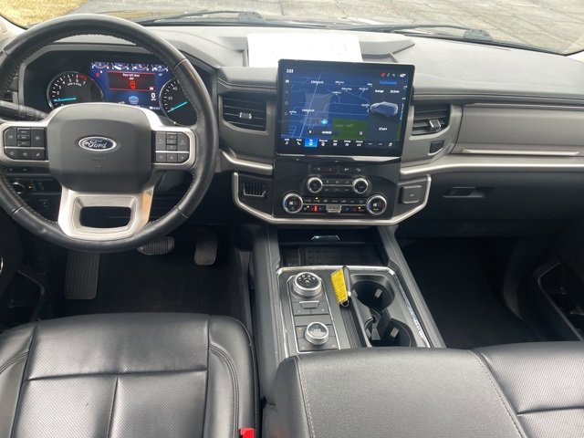 Used 2024 Ford Expedition XLT image 3