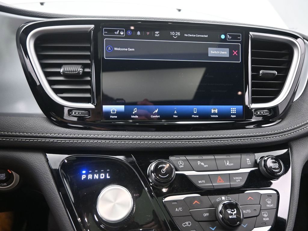 Used 2025 Chrysler Pacifica Limited image 34
