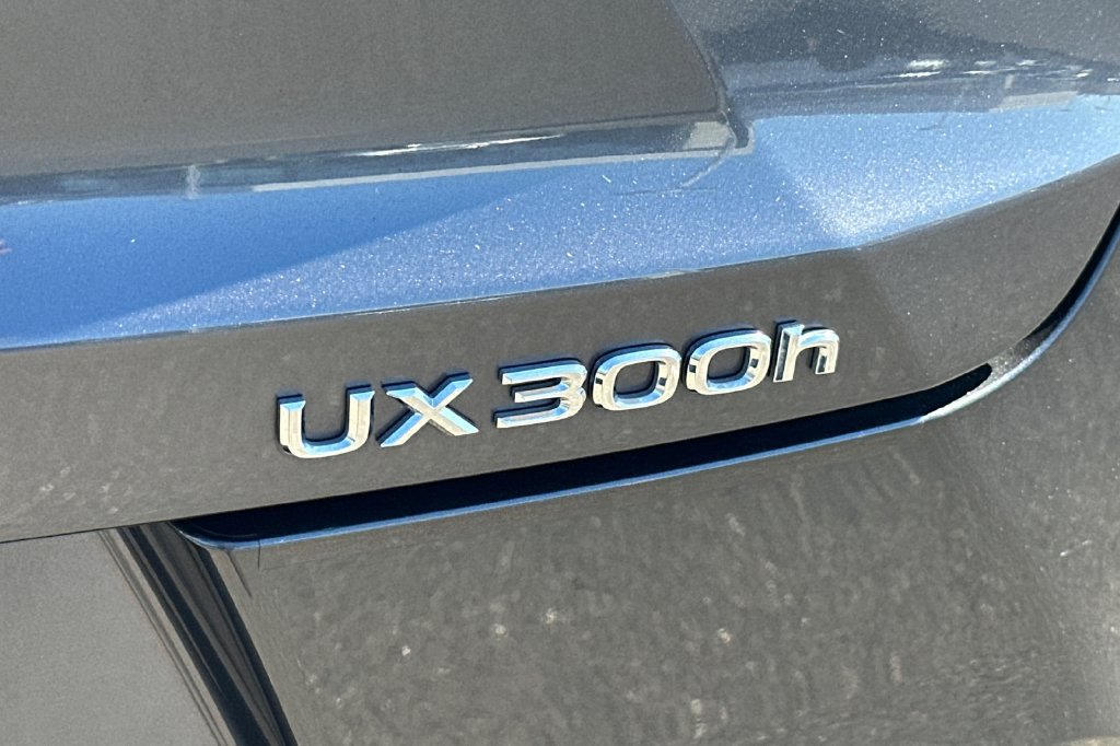 Used 2025 Lexus UX 300h FWD w/ Accessory Package (Z2) image 33