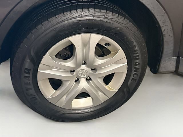 Used 2015 Toyota RAV4 LE image 16