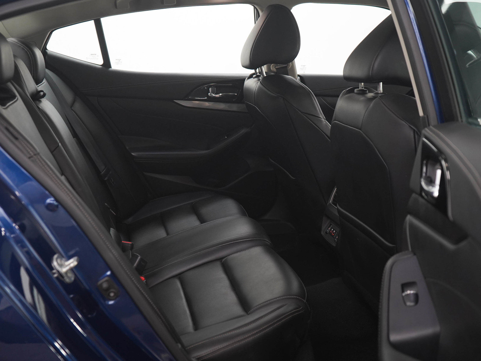 Used 2023 Nissan Maxima SL FWD image 11
