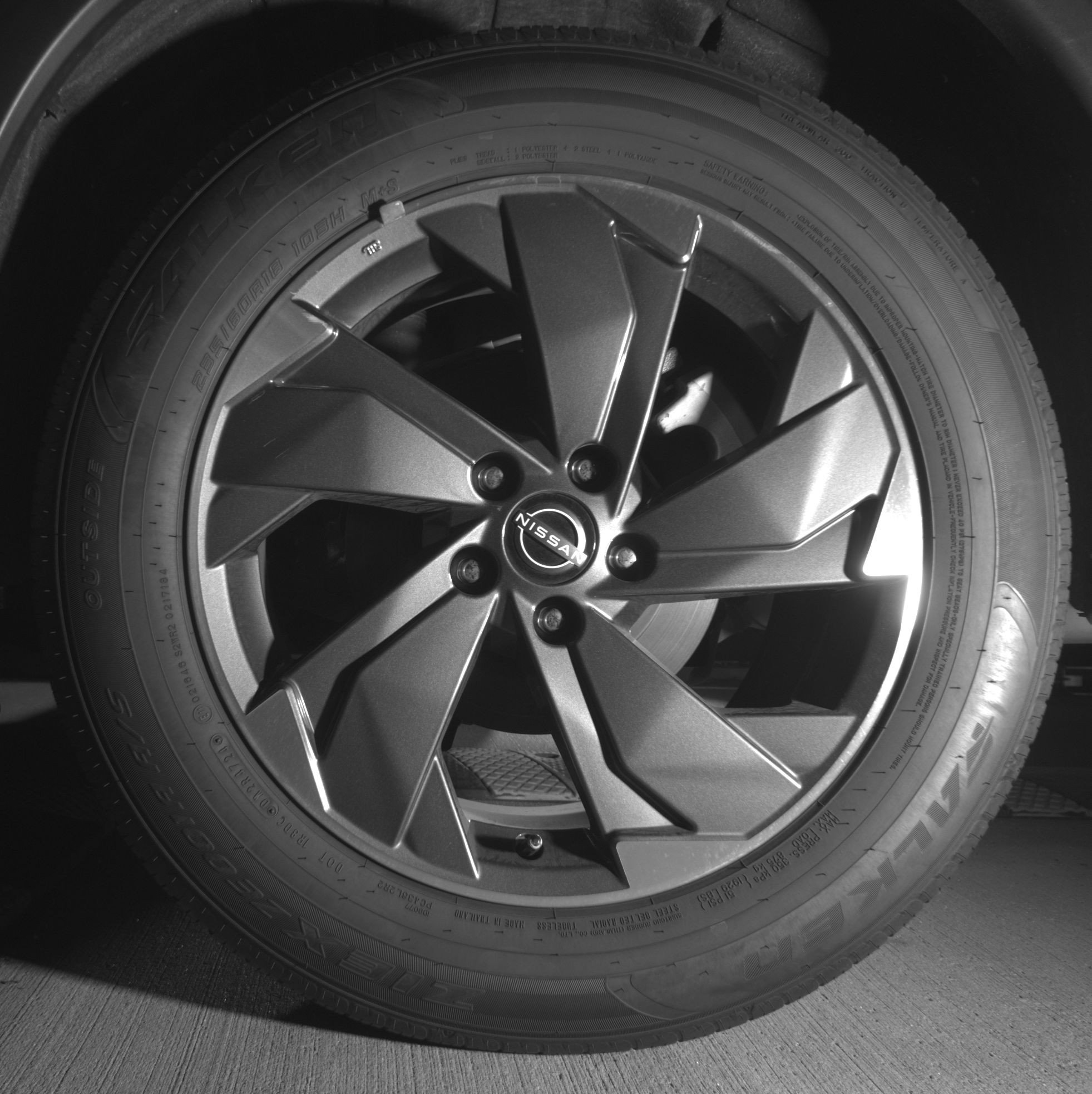 Used 2025 Nissan Rogue SV FWD image 14