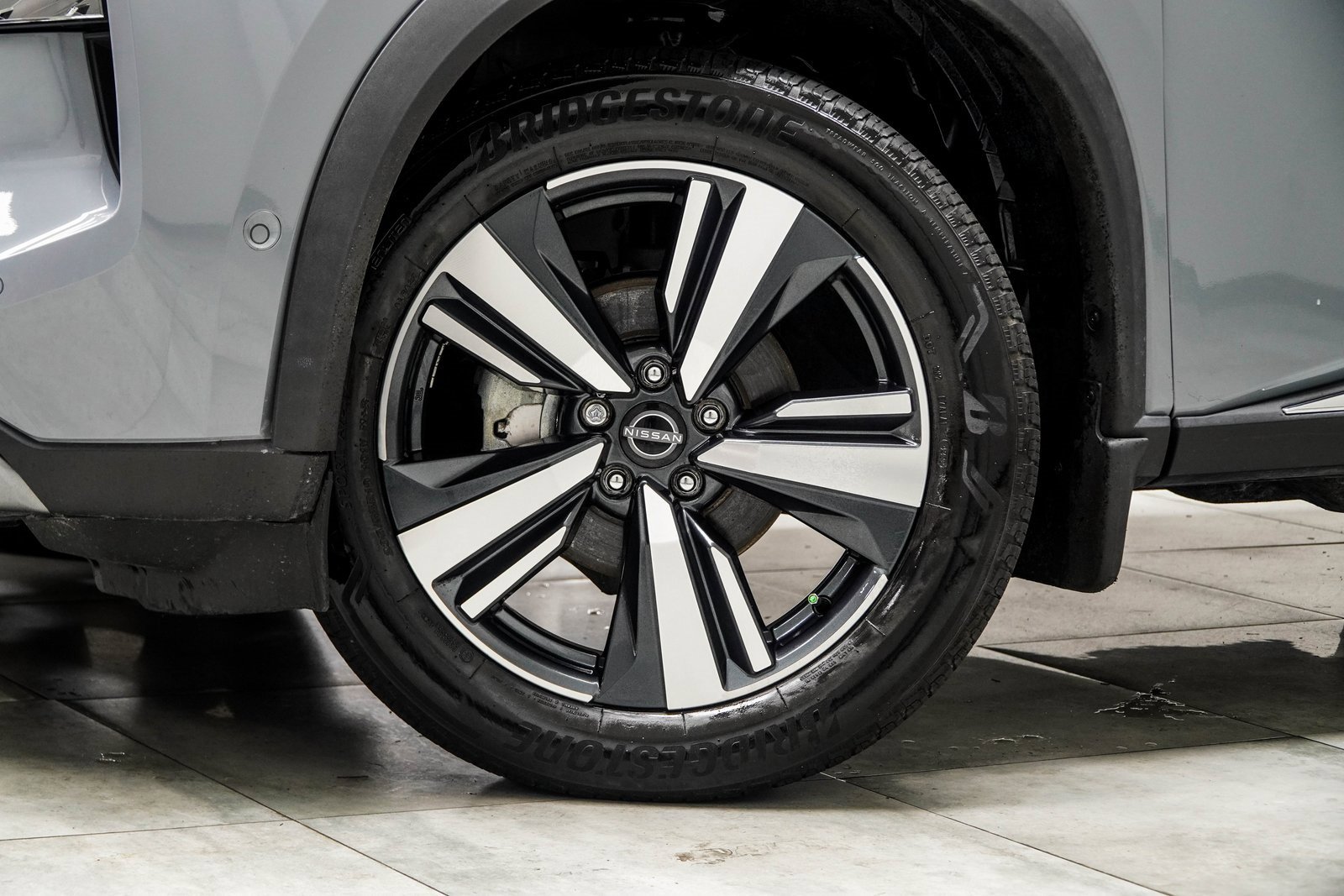 Used 2023 Nissan Rogue SL w/ SL Premium Package image 3