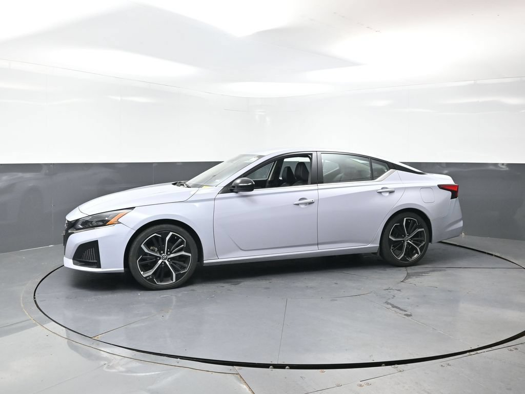 Used 2024 Nissan Altima 2.5 SR FWD image 9