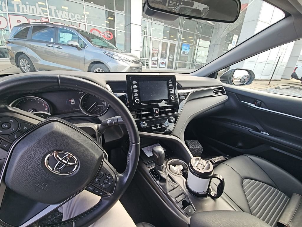 Used 2021 Toyota Camry SE image 11