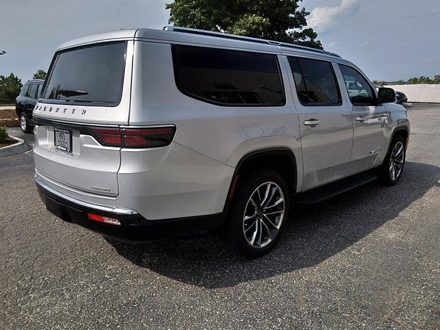 Certified 2024 Jeep Wagoneer L Series II w/ Premium Group I AWD/4WD image 3
