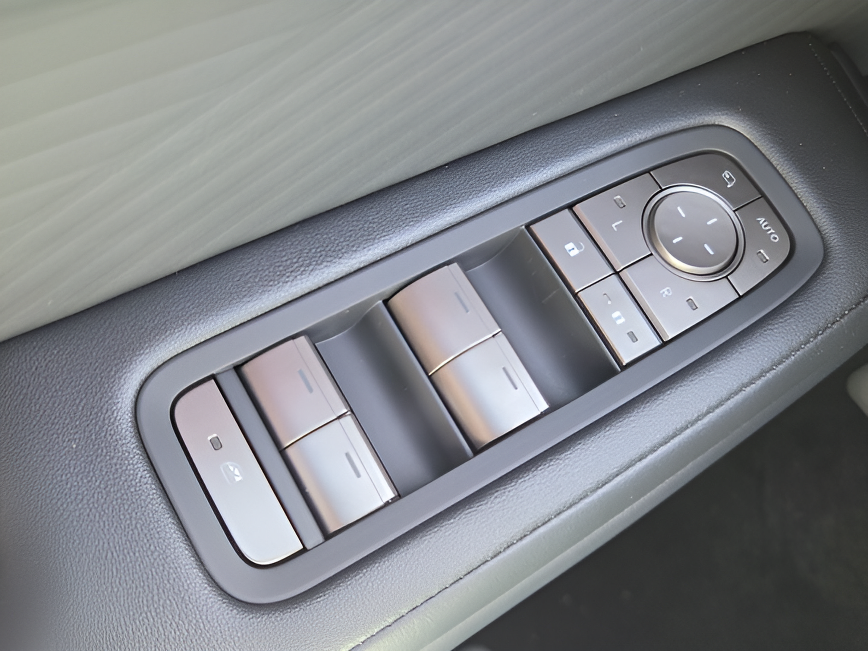 New 2026 Lexus ES 350h FWD image 31