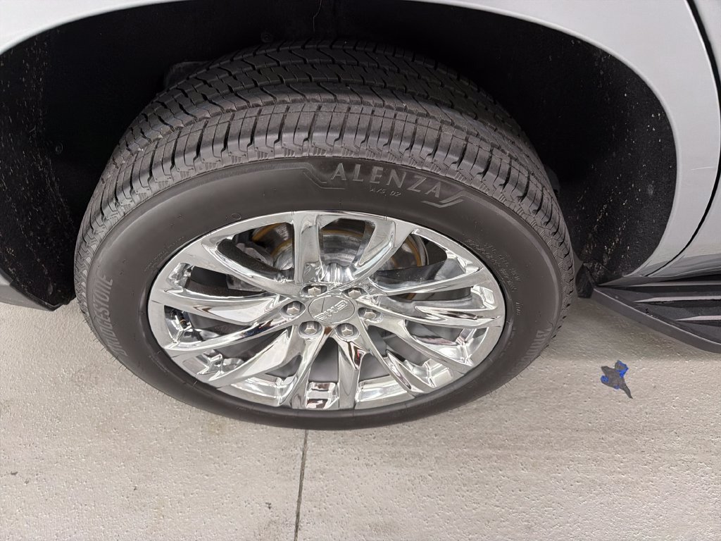 Used 2025 GMC Yukon Denali RWD image 4