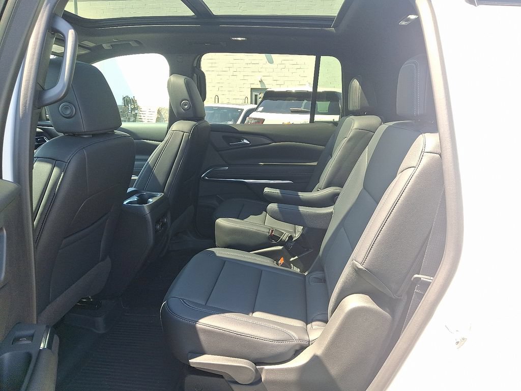 New 2027 Chevrolet Traverse LT w/ Sun and Wheel Package FWD image 5