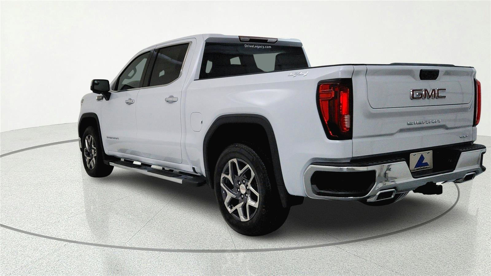 New 2026 GMC Sierra 1500 SLT AWD/4WD image 3