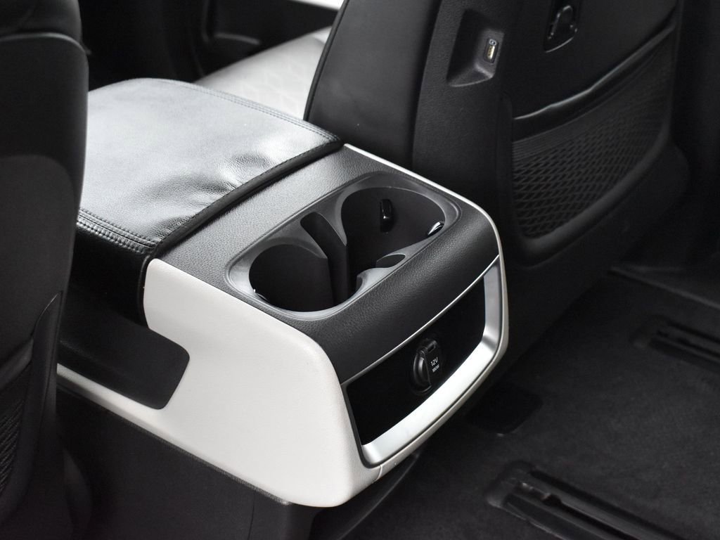 Used 2024 Kia Carnival LX image 28