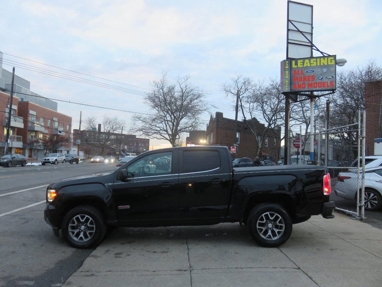 Used 2016 GMC Canyon SLE w/ All Terrain Package AWD/4WD image 6