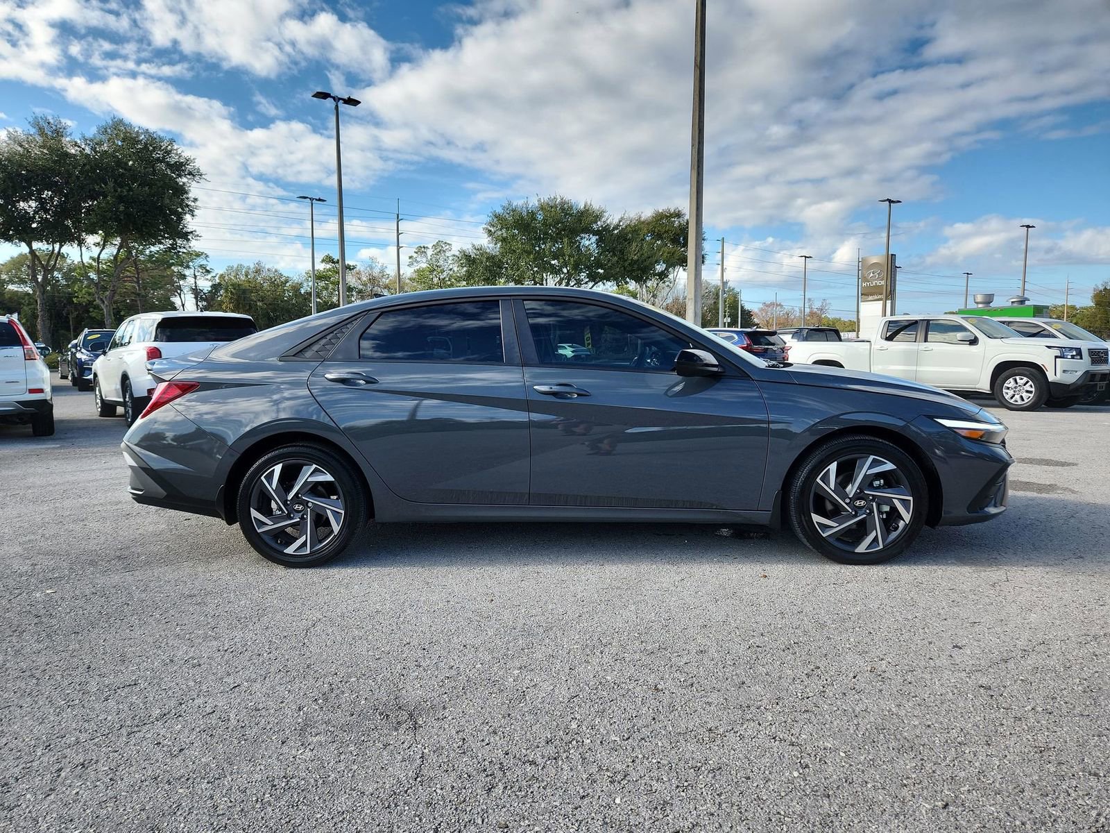 Used 2025 Hyundai Elantra SEL image 2