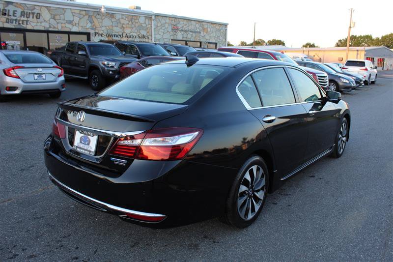 Used 2017 Honda Accord Touring image 7