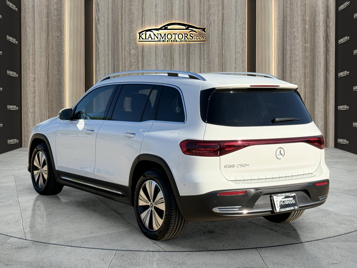 Used 2025 Mercedes-Benz EQB 250+ image 5