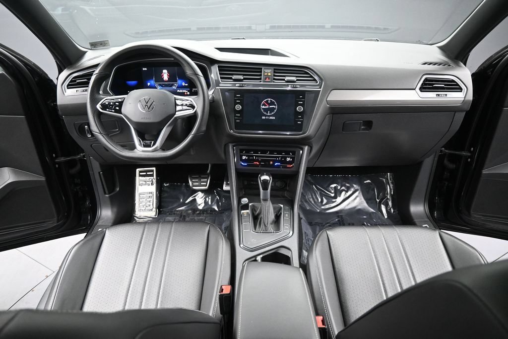 Used 2022 Volkswagen Tiguan SE R-Line FWD image 16