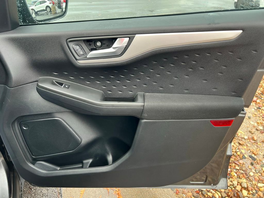 Used 2020 Ford Escape SE image 21