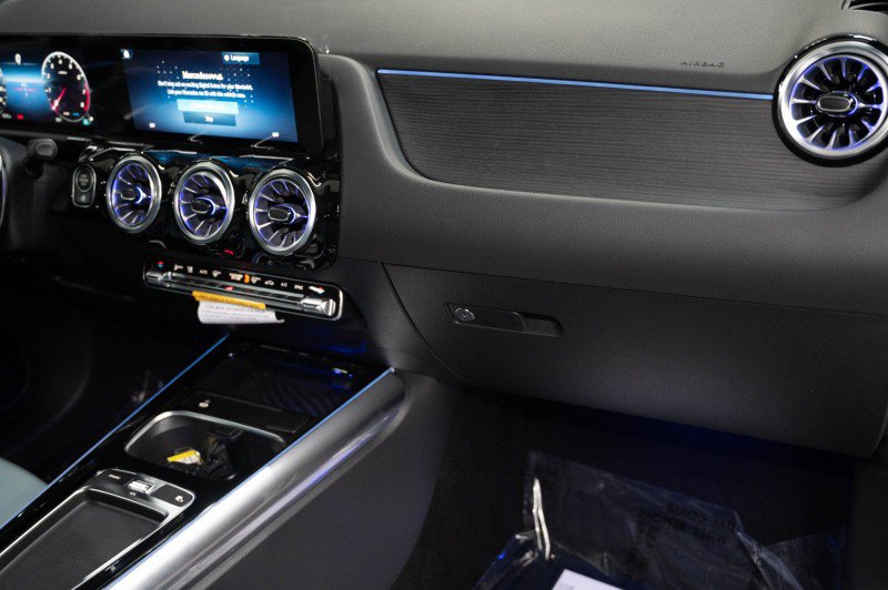 New 2026 Mercedes-Benz GLA 35 AMG 4MATIC image 17