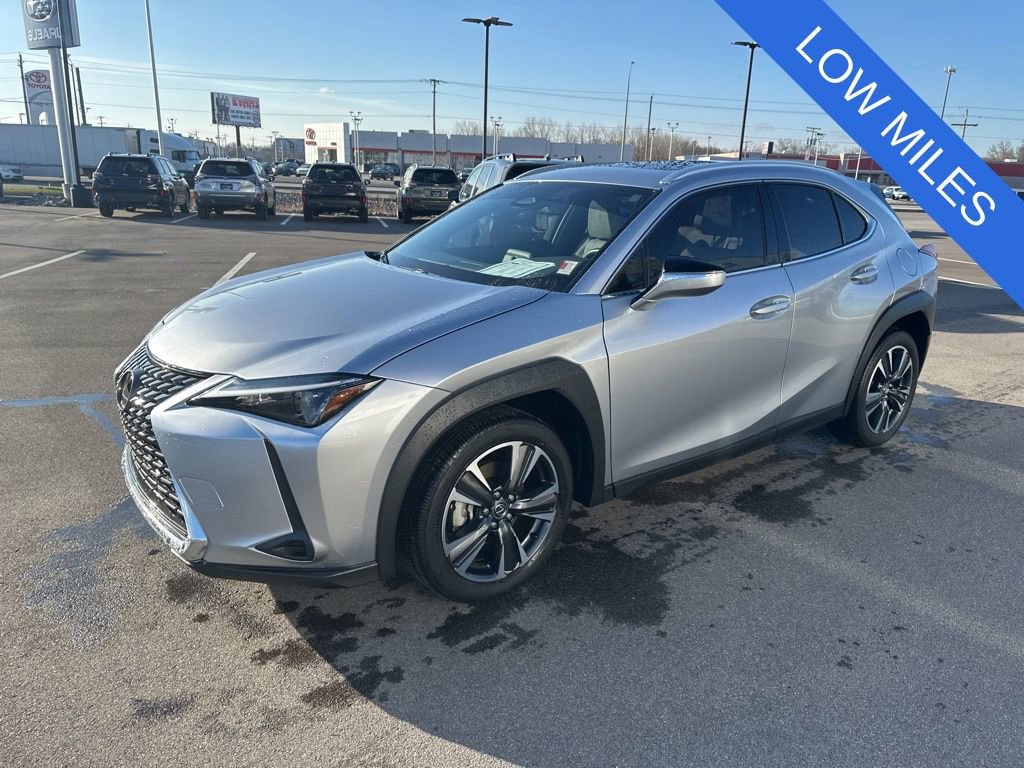 Used 2025 Lexus UX 300h FWD image 3