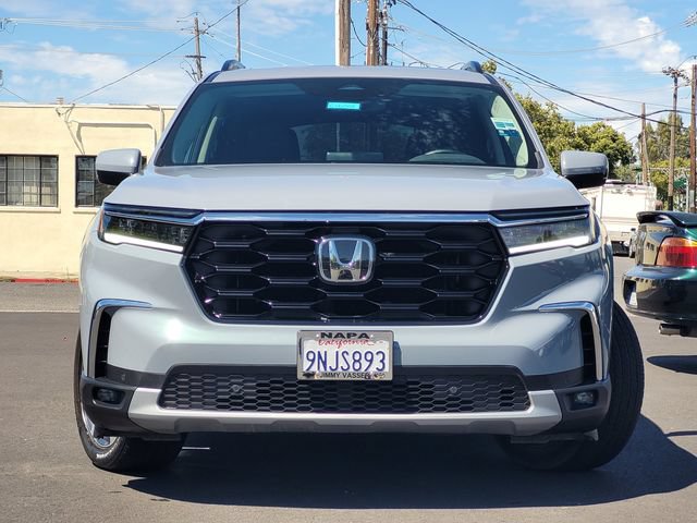 Used 2025 Honda Pilot Touring image 3