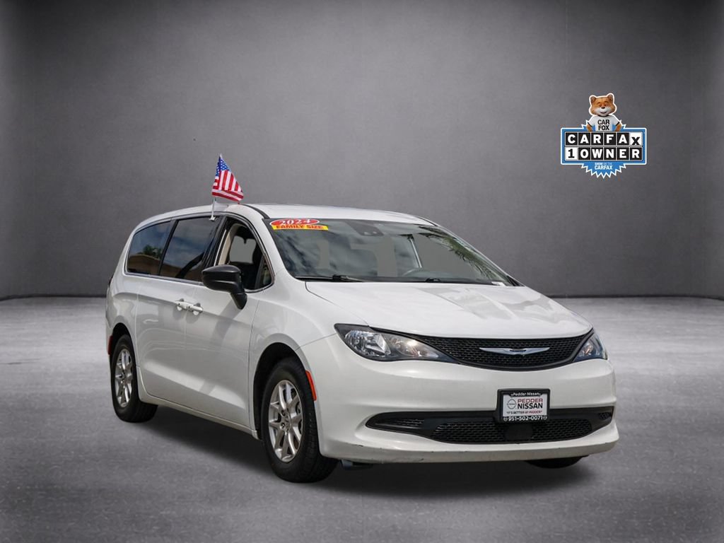 Used 2024 Chrysler Voyager LX FWD image 2