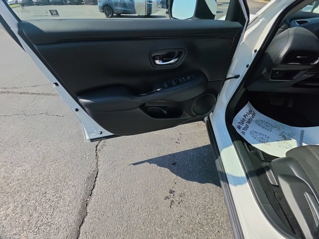 Used 2025 Honda HR-V LX image 13