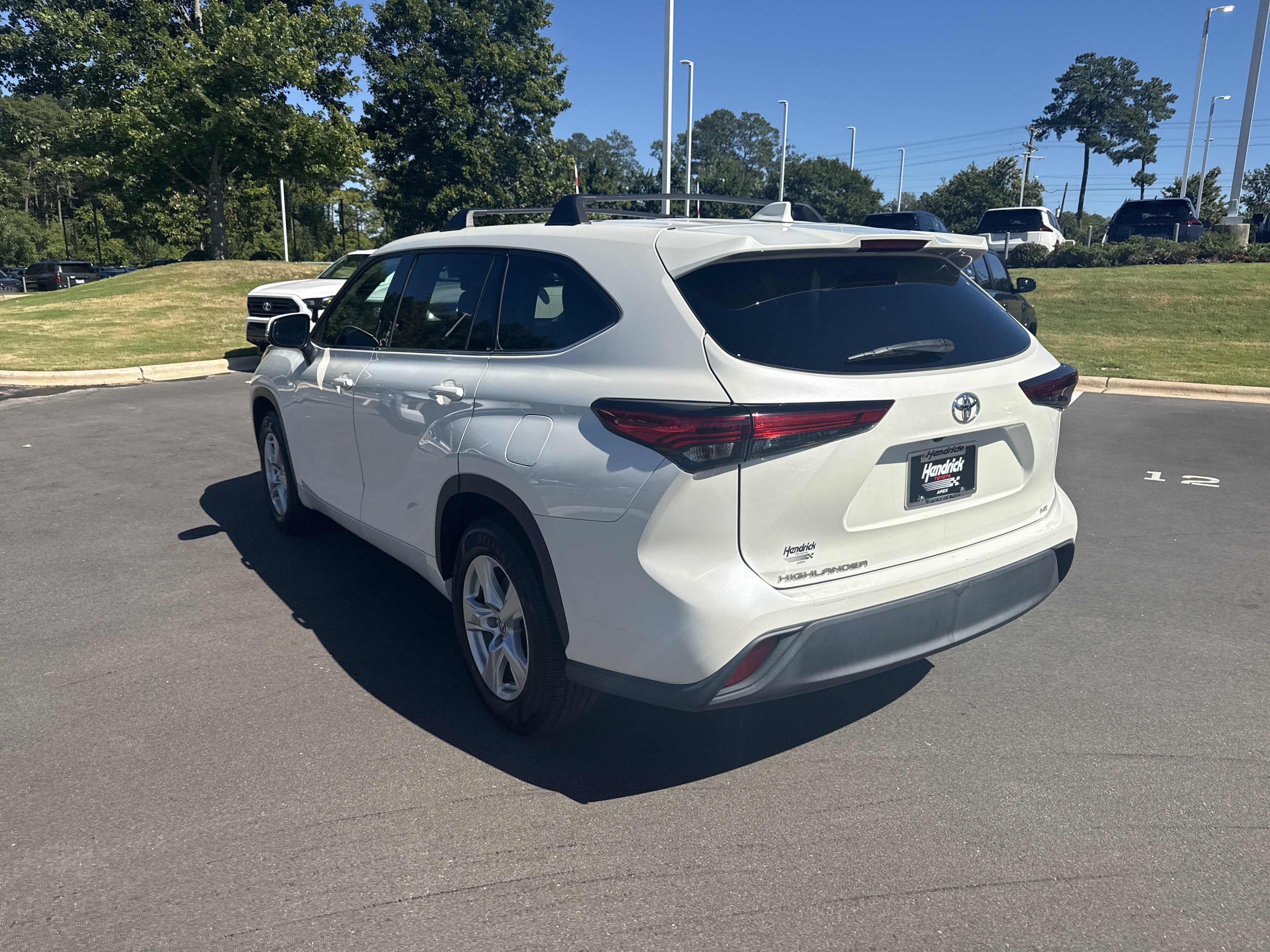 Used 2021 Toyota Highlander LE FWD image 8