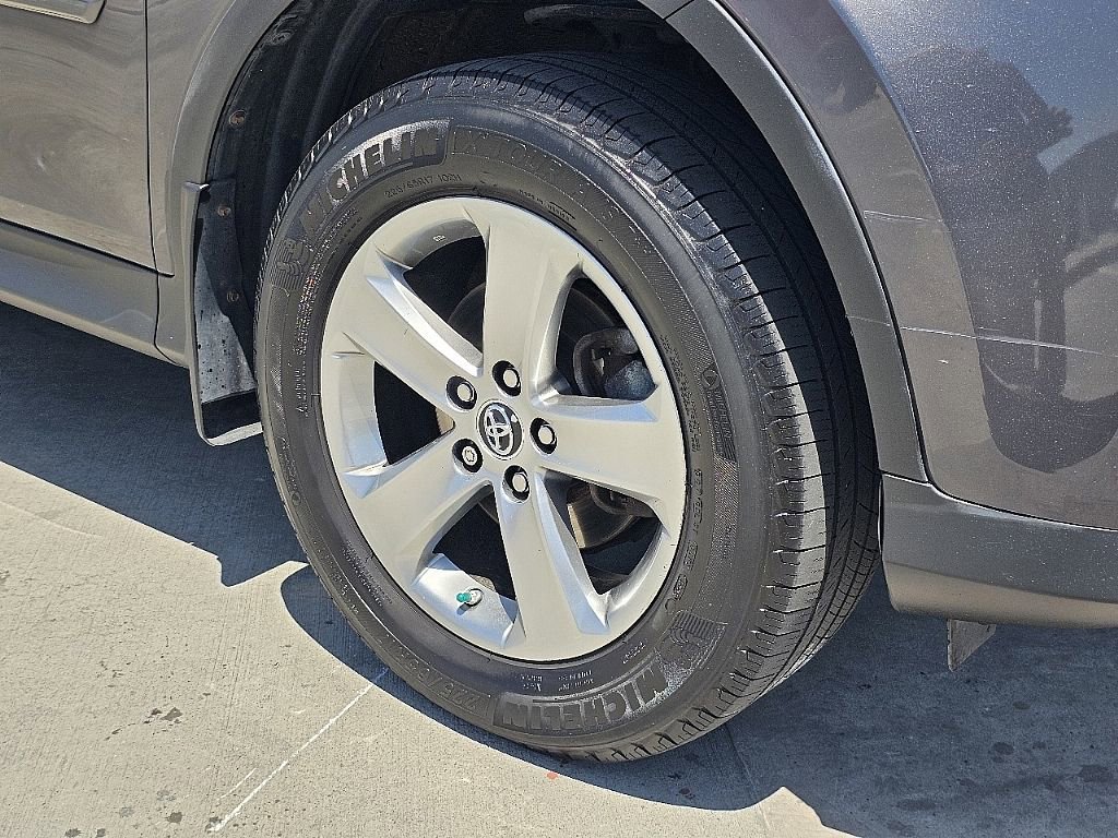 Used 2015 Toyota RAV4 XLE AWD/4WD image 8