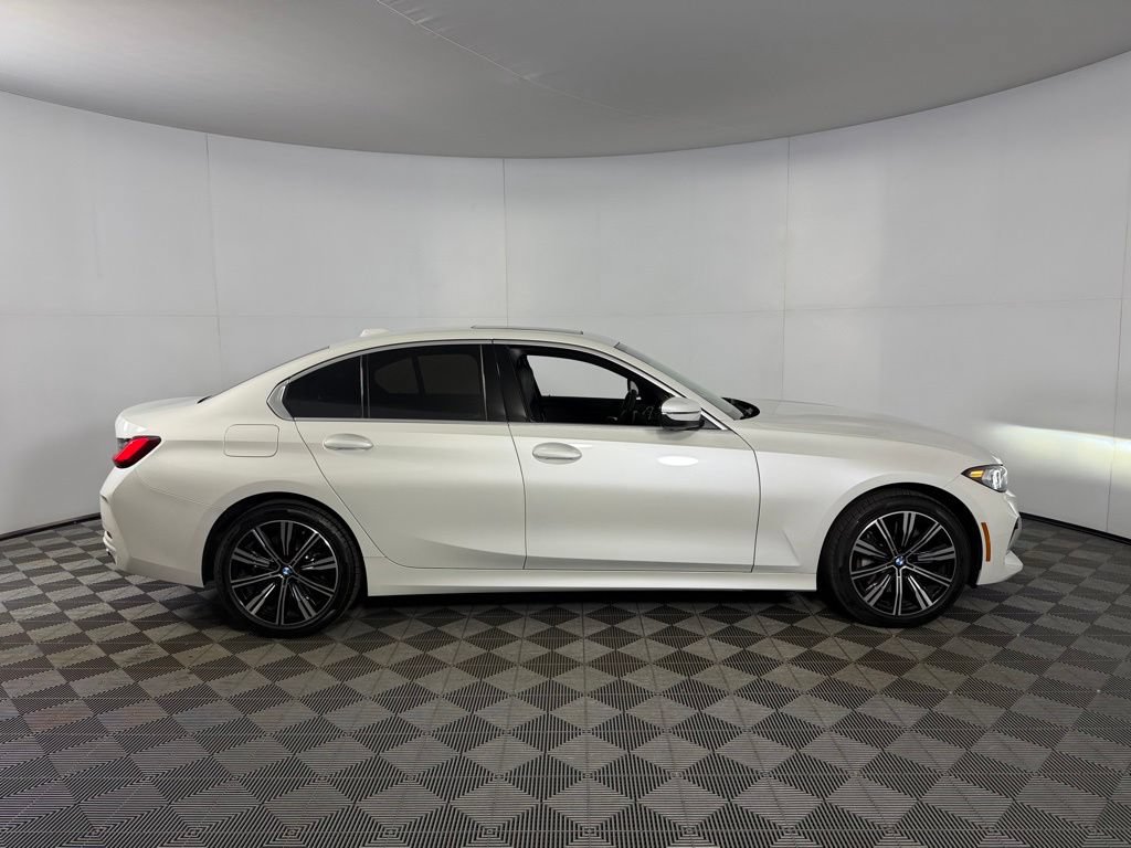 Used 2025 BMW 330i xDrive Sedan AWD/4WD image 4