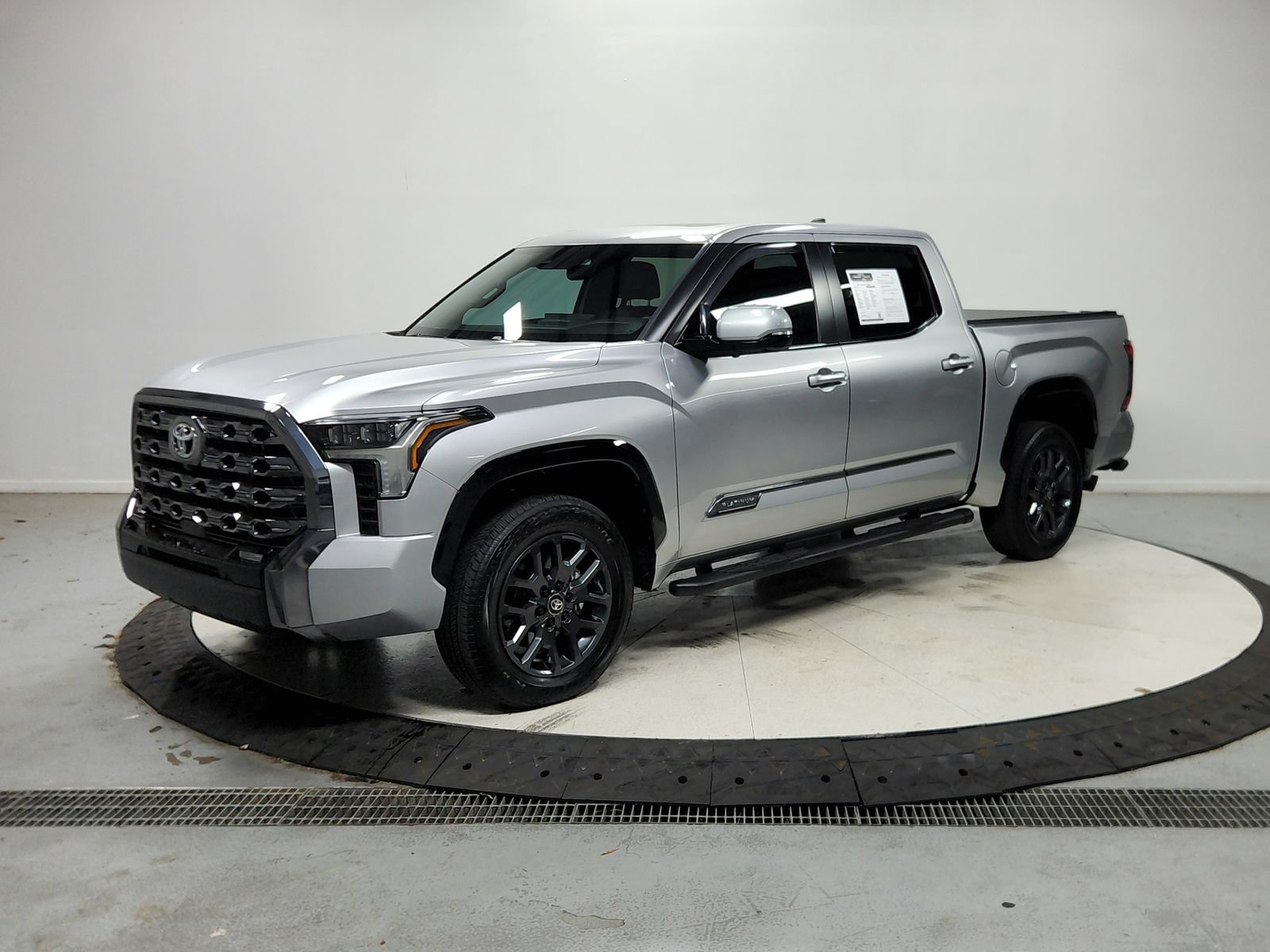 Used 2025 Toyota Tundra Platinum AWD/4WD image 4