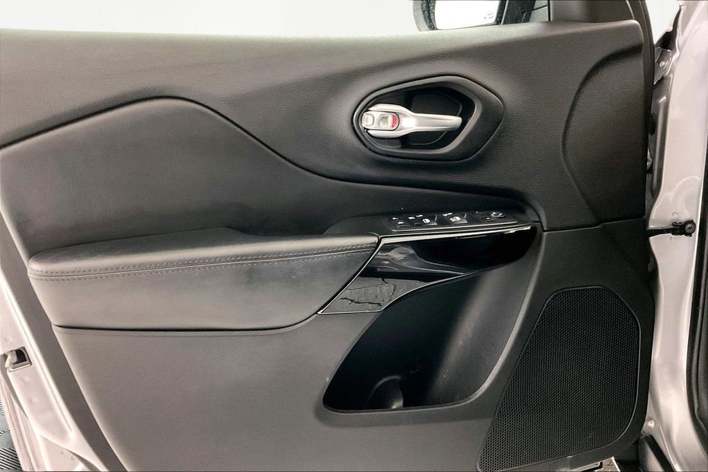 Used 2021 Jeep Cherokee Latitude Plus image 15