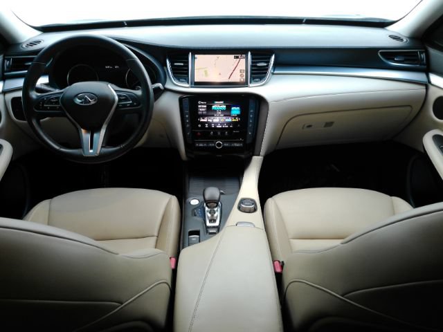 Used 2020 INFINITI QX50 Luxe w/ Navigation Package FWD image 3