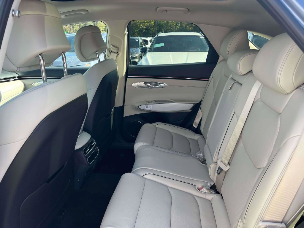 New 2027 Genesis GV70 2.5T Advanced AWD/4WD image 13
