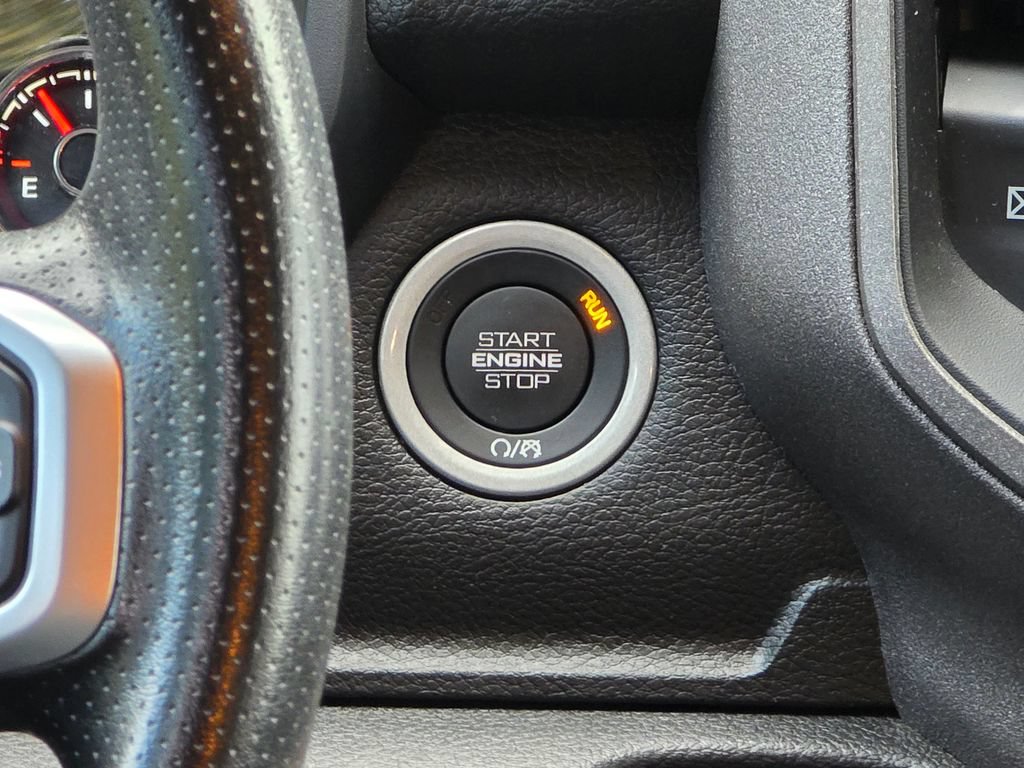 Used 2025 RAM 1500 Warlock AWD/4WD image 35