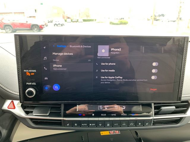 Used 2025 Toyota Sienna Limited image 21