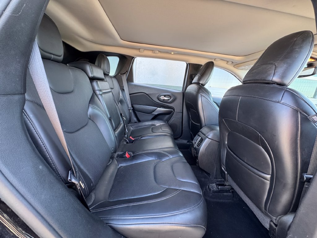 Used 2019 Jeep Cherokee Limited AWD/4WD image 28