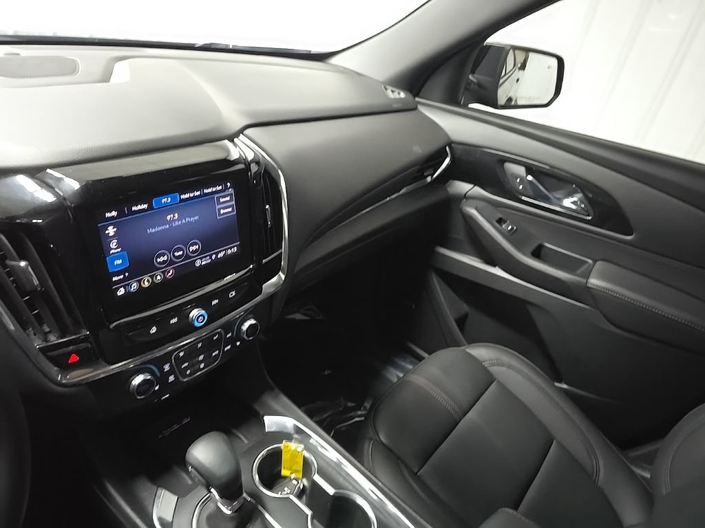 Used 2023 Chevrolet Traverse RS image 25