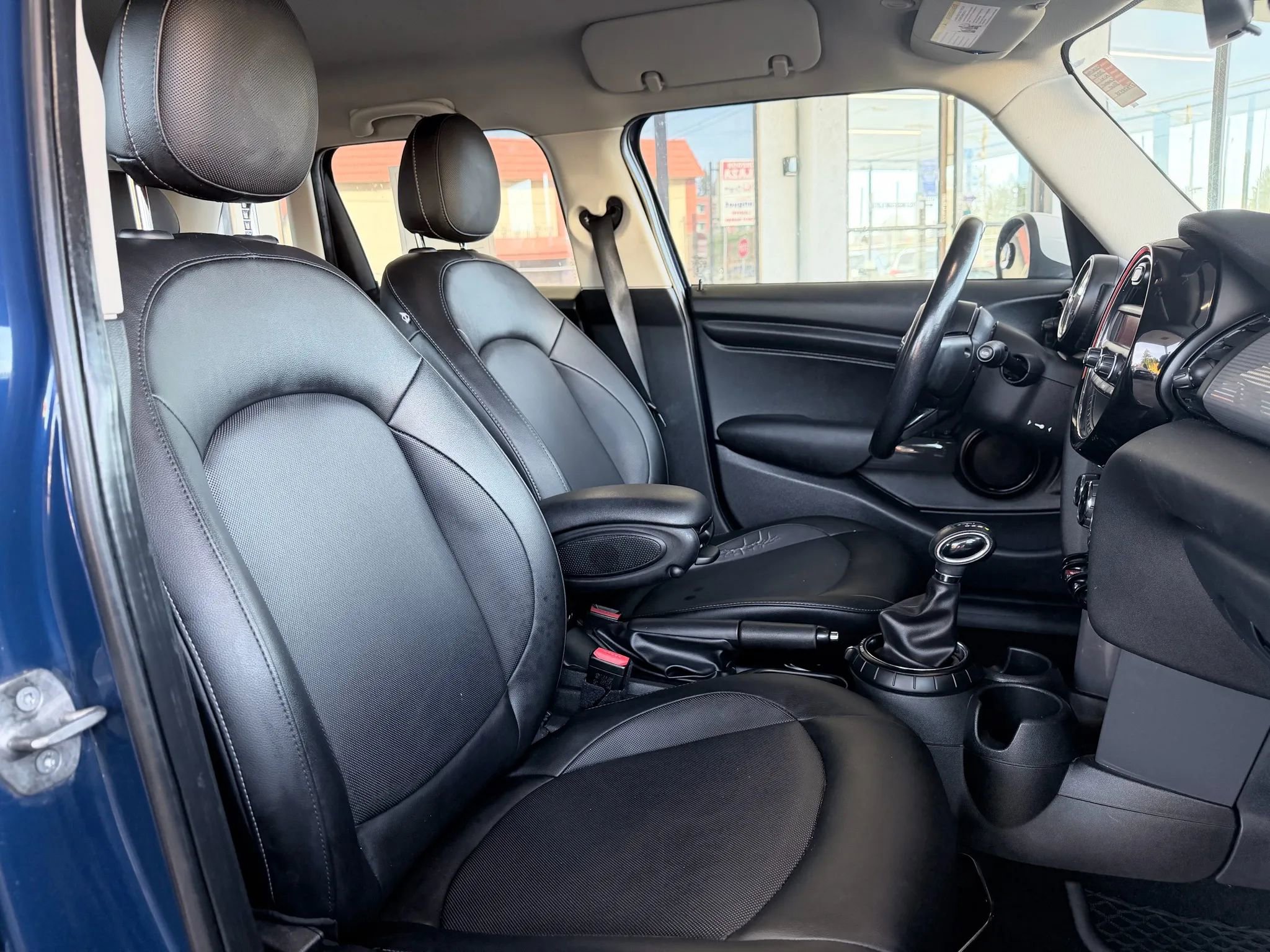 Used 2015 MINI Cooper 4-Door Hardtop image 22